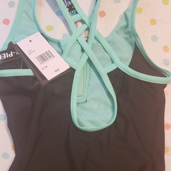 Girls one piece bathing suit with shorts Small (7/8) - Picture 4 of 5